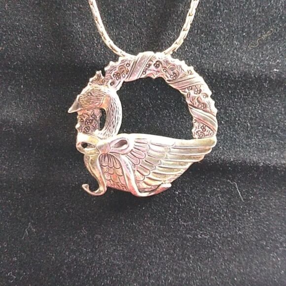 Vintage Sterling Mother Goose w/ Wreath Pendant on 18 inch Sterling Silver Chain - Picture 1 of 11